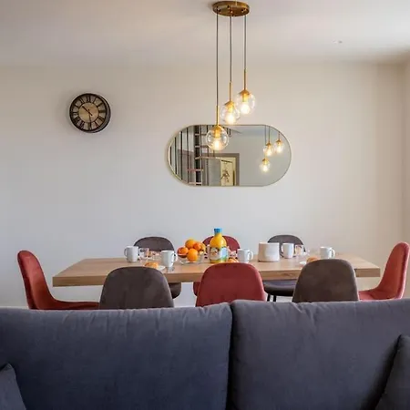 Brp Center,top Floor Luxurious House,8 Bed